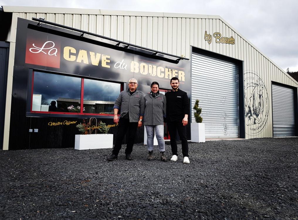 Devanture et employ&eacute;s de la Cave du Boucher